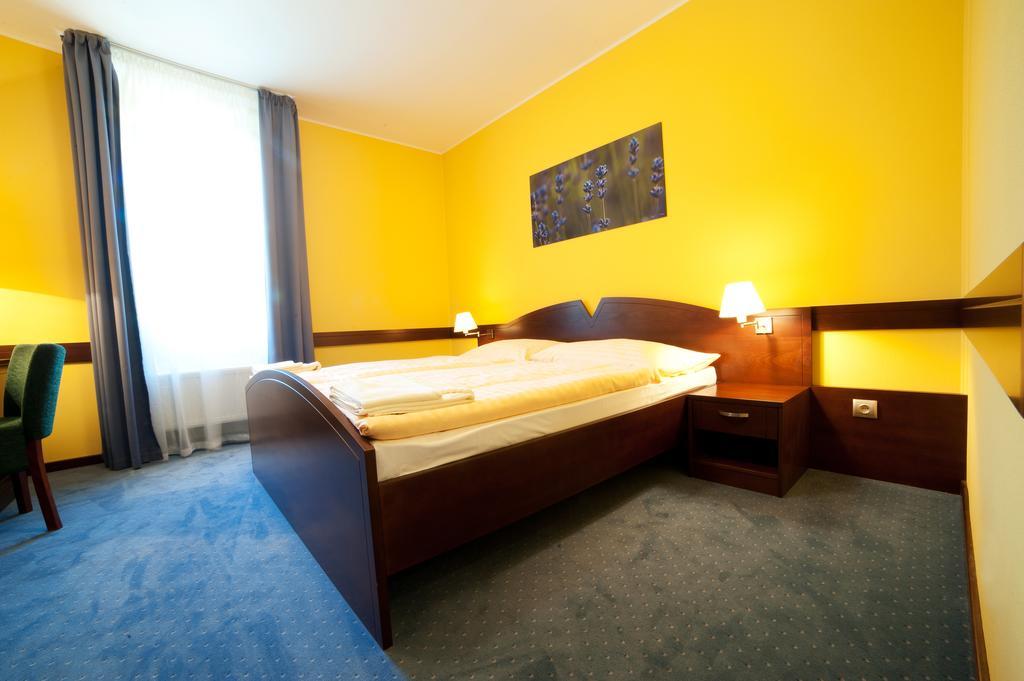 Hotel Impozant Валча Екстер'єр фото