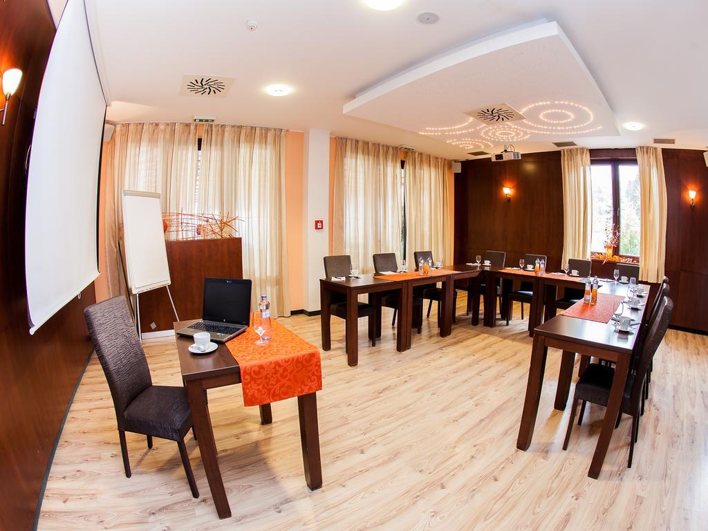 Hotel Impozant Валча Екстер'єр фото