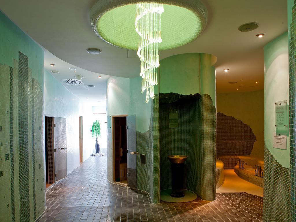 Hotel Impozant Валча Екстер'єр фото