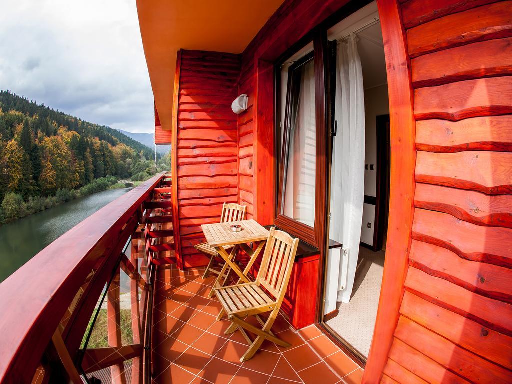 Hotel Impozant Валча Екстер'єр фото