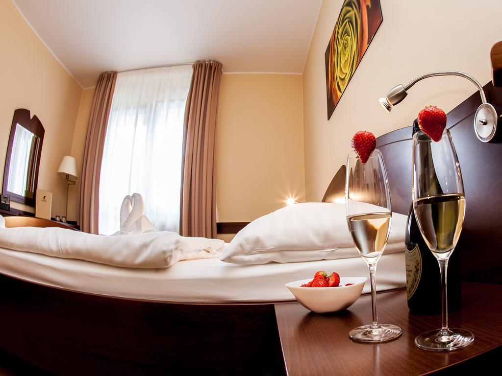 Hotel Impozant Валча Екстер'єр фото